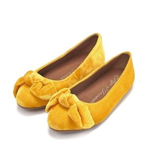 Age of Innocence yellow velvet slip on ballet flat. Girls size 36.